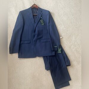 New With Tags. Navy Lauren by Ralph Lauren Suit 42L. Ultraflex